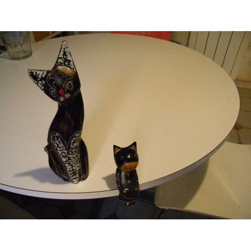 Lot de 2 chats en bois.