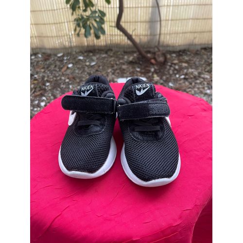 Chaussure De Sport Pour Enfant, Taille 25.