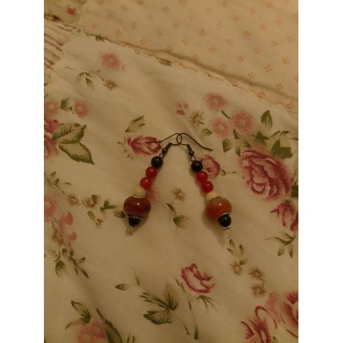 Boucles D'oreilles En Jades Rouges/Blanches, Agates Noires Et Verre Rouge
