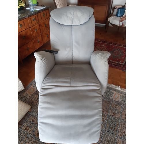 Fauteuil Releveur Everstyl. Parfait État. Velours Gris Perle. Télécommande.