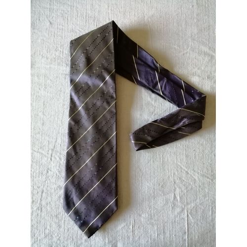 Cravate En Soie 100 % Occasion. Marque Men Fashion Bon État