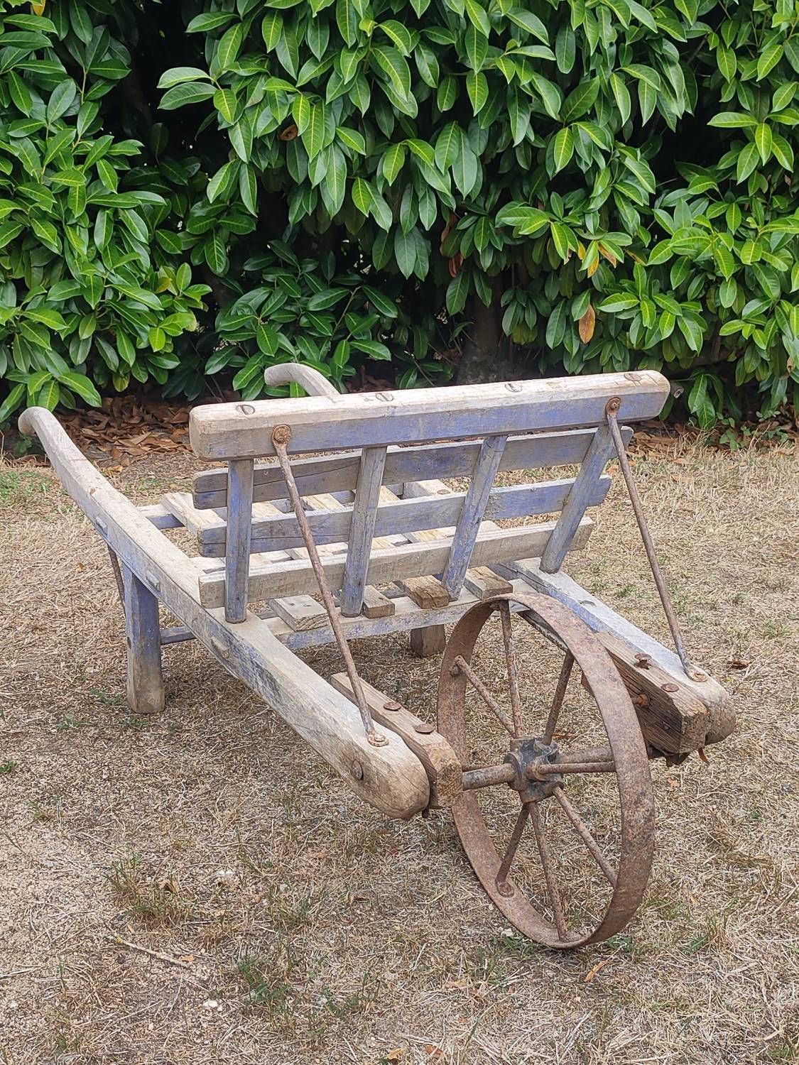 Ancienne Brouette En Bois Avec Roue En Fer