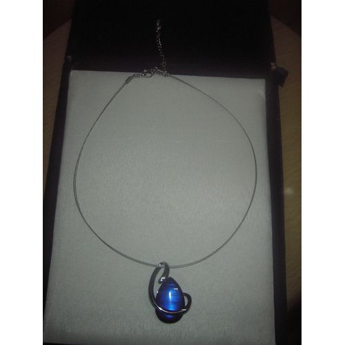 Collier Lbmdj " Goutte D'o ",Pendentif Perle En Résine De Couleur Bleu Profond Sur Support En Zinc Argenté Monté Sur Un Lien Rigide En Inox ,Dimensions :14 Cm ,Chainette D'ajustement 7,5