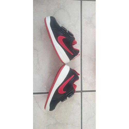 Basket Nike À Scratch Bébé Taille 21 Noir Et Rouge