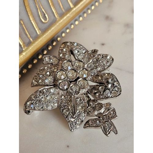 Superbe Broche Vintage En Métal Argenté Strass Art Déco 1940 Pesant 10 Grammes