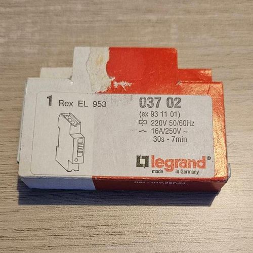 Minuterie 250 V  16 A / Legrand ref: 037 02