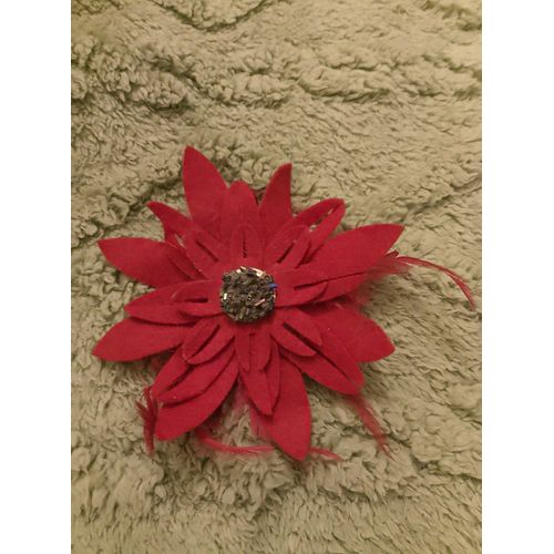 Broche Fleur Rouge En Tissu.