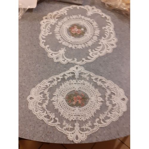 Lot De 2 Napperons Rond Et Ovale En Dentelle Blanc Et Multicolore