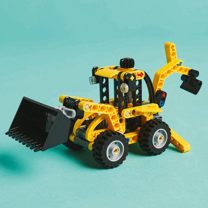 Un tractopelle � construire