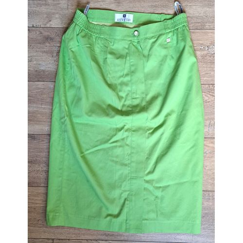 Jupe De Luxe Givenchy Boutique Paris Vert 40. Arrive Sous Les Genoux. Portée 1 Fois. Envoi Très Rapide Et Soigné.
