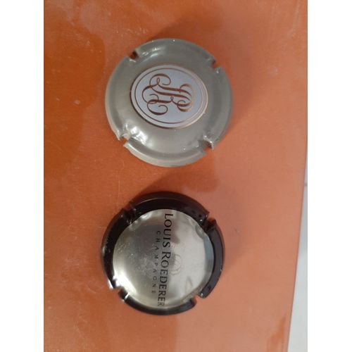 Lot De 2 Belles Capsules Differentes Champagne Roederer