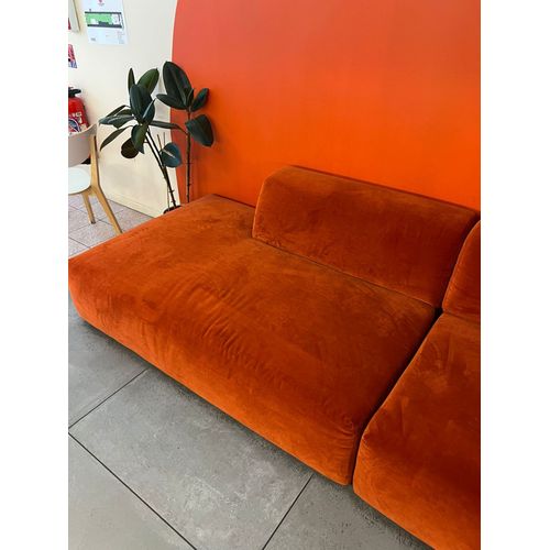 Vend Grand Canapé Mycs De Couleur Orange Rouille (Proche Du Rouge) - Doux (Velours)