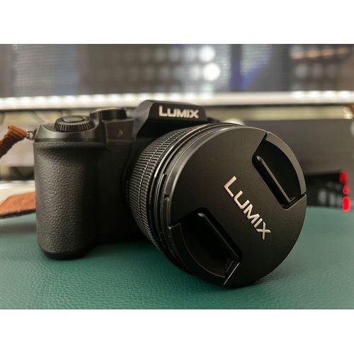 Panasonic Lumix DMC-G81 16 mpix + Objectif 12-60mm, 1 par soleil, 1 Batterie