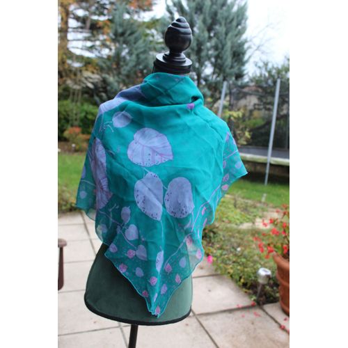 Foulard À Feuilles Violines Sur Fond Vert.76 Cm X 83cm.Envoi Mondial Relay.