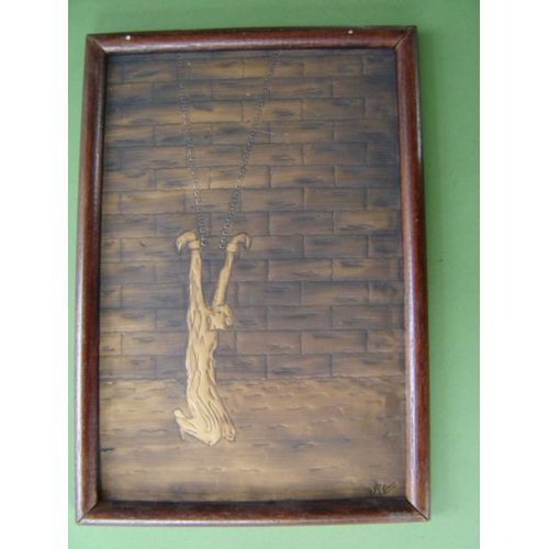 Plaque Cuivre repoussé signé MC *Prisonnier enchainé .Cadre bois 22 x 32 cm *