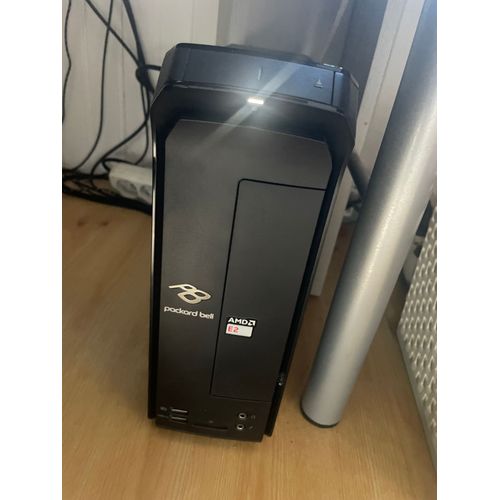 Pc packard bell tour + claviers + souris + écran 21,5 P
