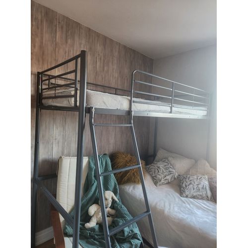 Lit Mezzanine Une Place Idéale Pour Une Petite Chambre D'ado