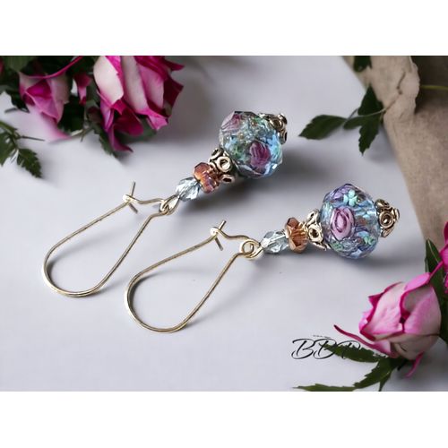 Boucle D'oreille Pendante Elégante Perle Cristal Bleu Et Violine Petite Rose