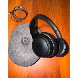 Casque Beats Solo pro noir en parfait État, avec fil pour charger et étui de protection. Il fonctionne parfaitement, sans traces d¿usure. Je le vend car je l¿utilises plus.