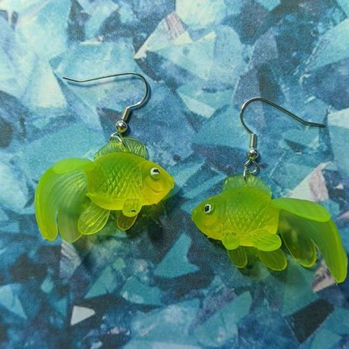 Boucles D'oreilles Poisson Rouge En Plastique Multicolore, Boucles D'oreilles Funky, Boucles D'oreilles Laura Ky, Boucles D'oreilles Fidget