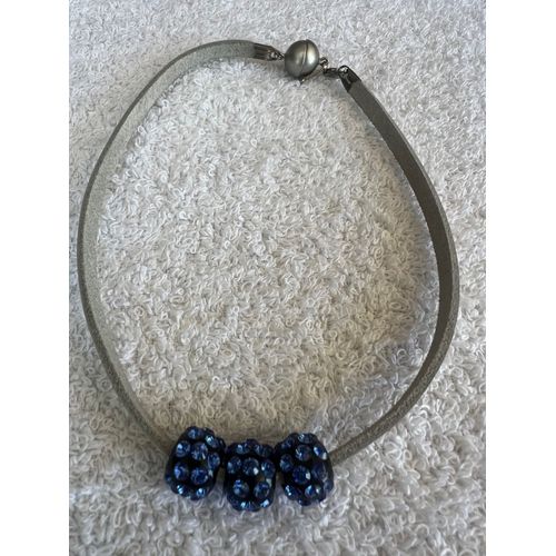 Collier Cuir Blanc Avec 3 Pendentif Sphère En Cristal Acrylique Noir