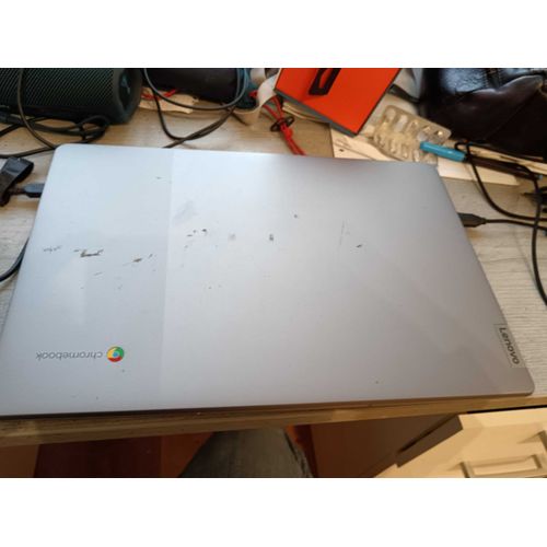 Lenovo 82N4001mfr - 17" AMD - Ram 8 Go - DD 100 Go