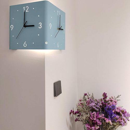 Horloge murale carrée silencieuse pour chambre à coucher, horloge murale d'angle double face, horloge d'angle en métal 3D, horloge murale d'angle lumineuse à capteur de charge avec échelle numérique,