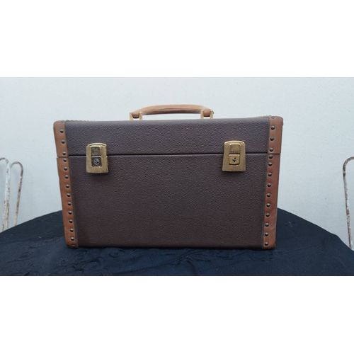 Vanity rigide bordure cuir clouté