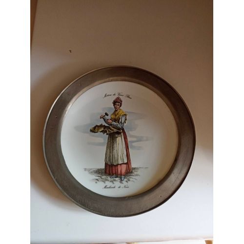 Assiette murale métiers du vieux Paris Defaye-medard Porcelaine - la marchande de noix