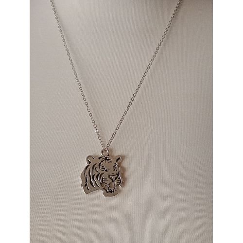 Collier Pendentifs Avec Tète De Tigre