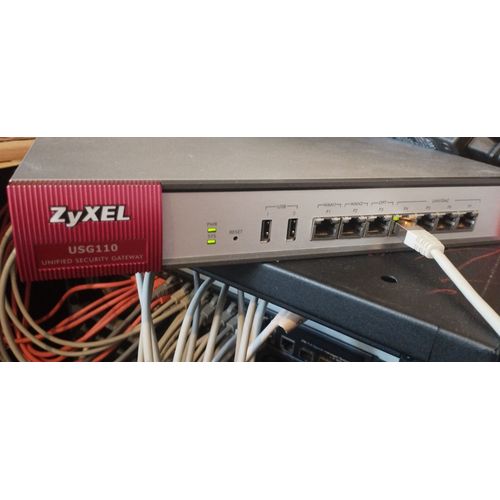 ZyXEL USG110 - Routeur / Firewall - Avec alimentation et fixation Rack - Firmware à jour v4.73