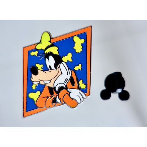 Pins Disney Dingo. Pins Chien. Os. Grand Pin's. Pin Trading 2011. Cinéma. Bd.