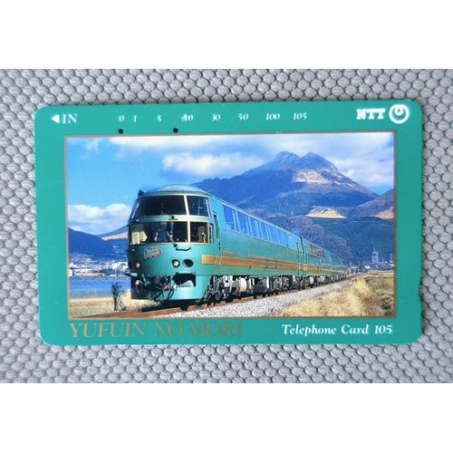 Ancienne Telecarte Du Japon. Train Japonais Vert, Montagne . Yufuin No Mori. 105"391-047". Télécarte Japonaise Train 1991.