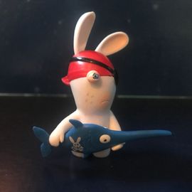 Figurine Lapin Crétin Pirate Avec Un Espadon - Série Les Lapins Crétins Retour Vers Le Passé (Ubisoft 2010)