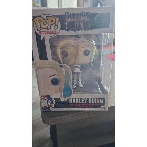 Pop Harley Quinn Suicide Squad Dans Son Emballage D'origine. Boîte Un Peu Abîmé Mais Pop Intact.