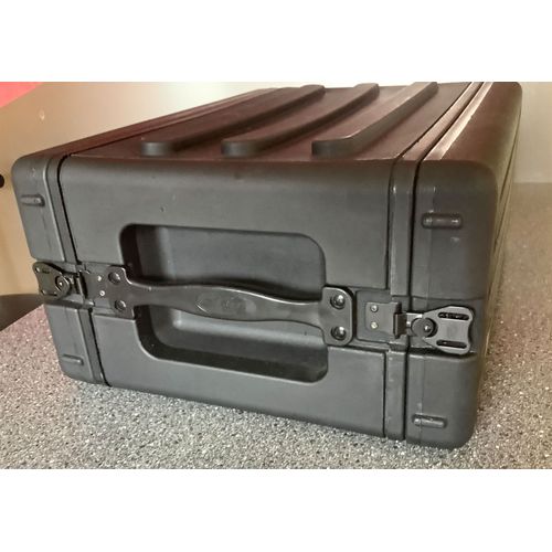 Rack SKB Roto-Molded 4U Shallow