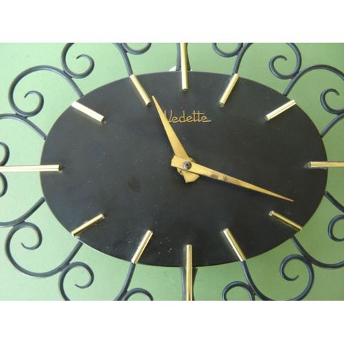 Horloge murale VEDETTE en métal noir & or. Années 1960/70.