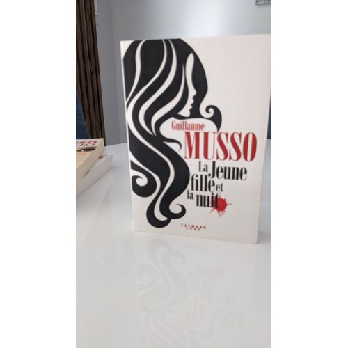 La Jeune Fille Est La Nuit De Guillaume Musso