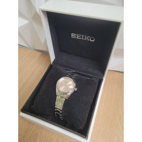 Montre Seiko Classic Quartz Pink Dial Stainless Watch