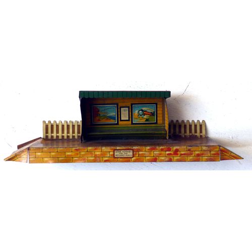 Quai De Gare De Campagne + Abri En Tôle Polychrome Série Hornby Fabriquée Par Meccano (Train Miniature, Jouet)