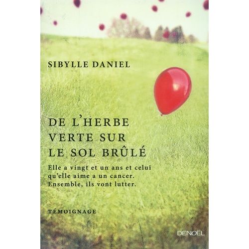 De L'herbe Verte Sur Le Sol Brûlé