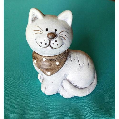 Bibelot Figurine Chat Sourire 100% Neuf - Animal Déco Décoratif Chat Souriant Avec Foulard À Pois Brun Marron - Couleur Grisé Blanc Gris - Hauteur Max 8,5 Cm - Largeur Max 6,5 Cm