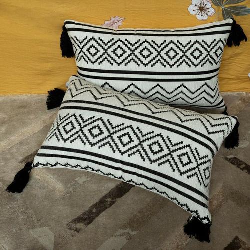 Lot De 2 Housses De Coussin 30x50cm, Taie D'oreiller Avec Pompon Décoratif En Velours, Sans Rembourrage, Avec Fermeture À Glissière Dissimulée, Pour Voiture Salon Chambre, Blanc/Noir