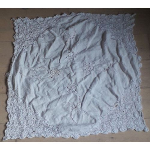 Napperon en dentelle - 70 x 70 cm