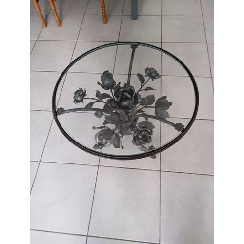 Table Basse Unique En Fer Forgé Et Plateau En Verre