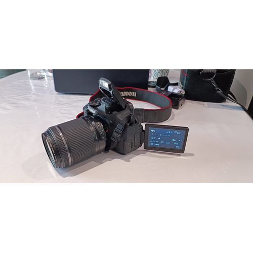 Canon EOS 700D 18 mpix + Objectif 18-200mm Tamron
