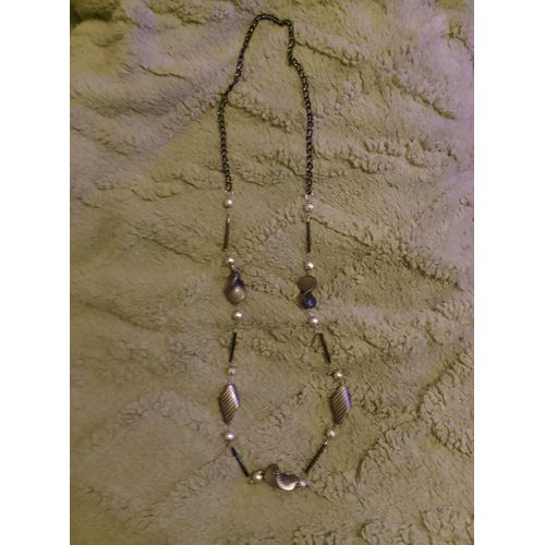 Collier En Métal Et Plastique Noir/Gris.