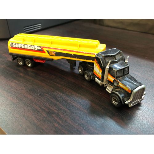 Matchbox Kenworth Aerodyne + Petrol Tanker