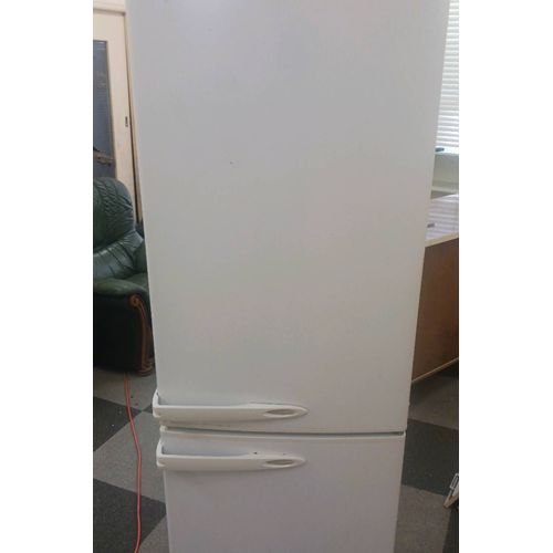 Vend frigo congélateur Beko grand modèle 1 m 80