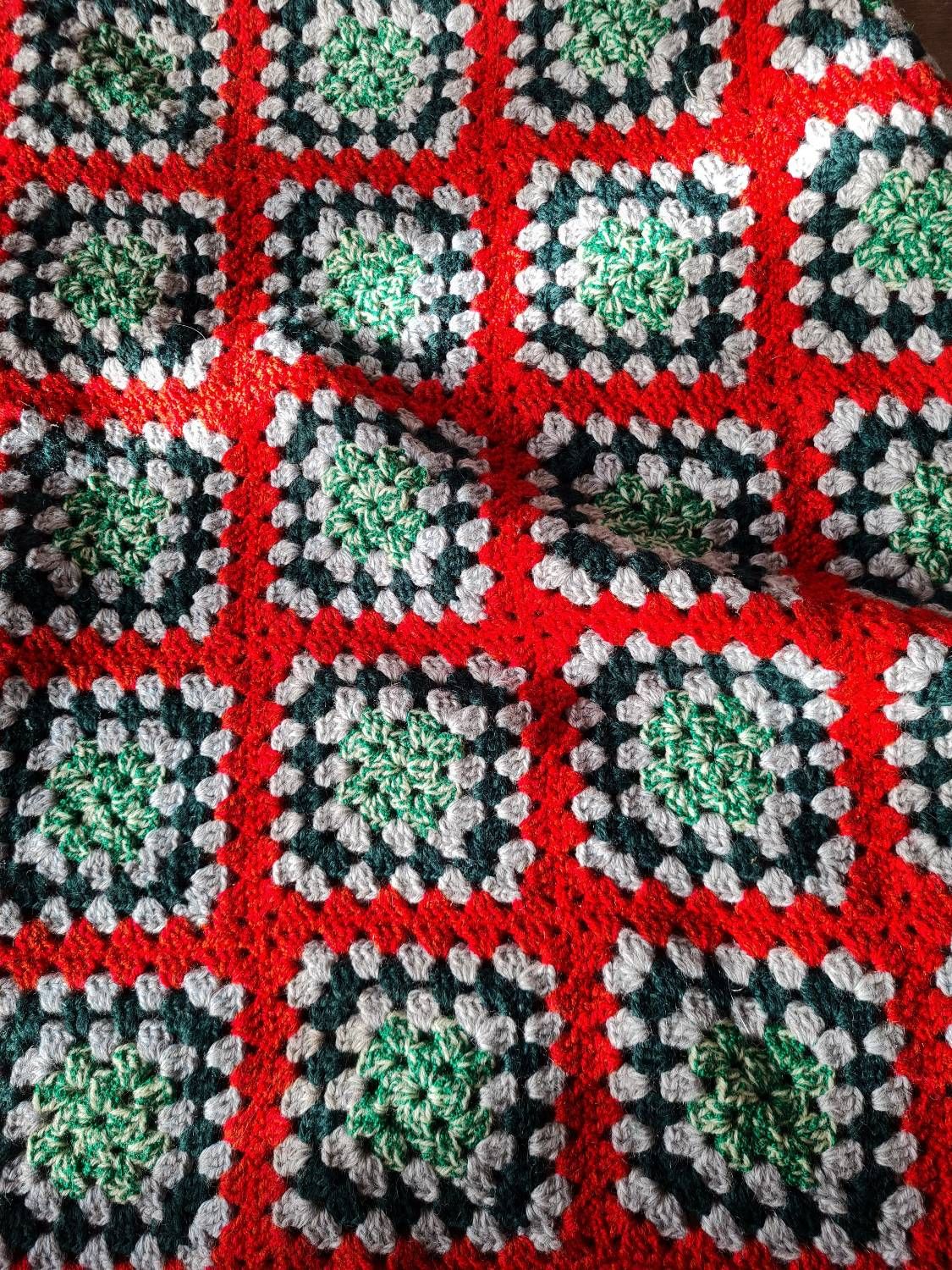 Couverture Vintage Faite Main Au Crochet Annee 1960 Rouge Et Verte 128x118